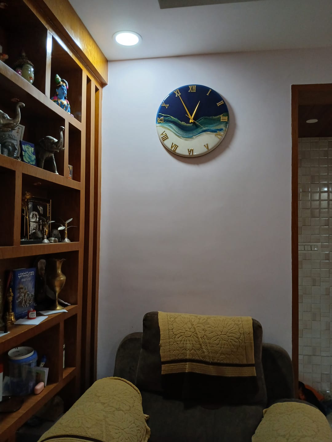 Customer photo review of Ticking Thunder Clock Regular Size 17.5 Inches (Royal Blue)