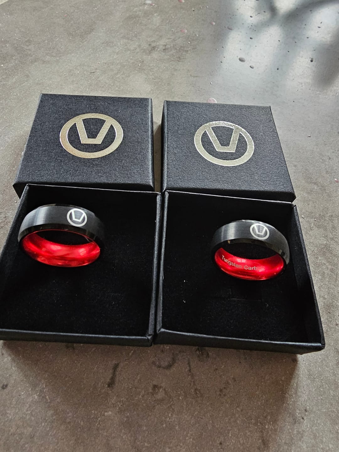 Customer photo review of Svart & Röd Swinger Ring