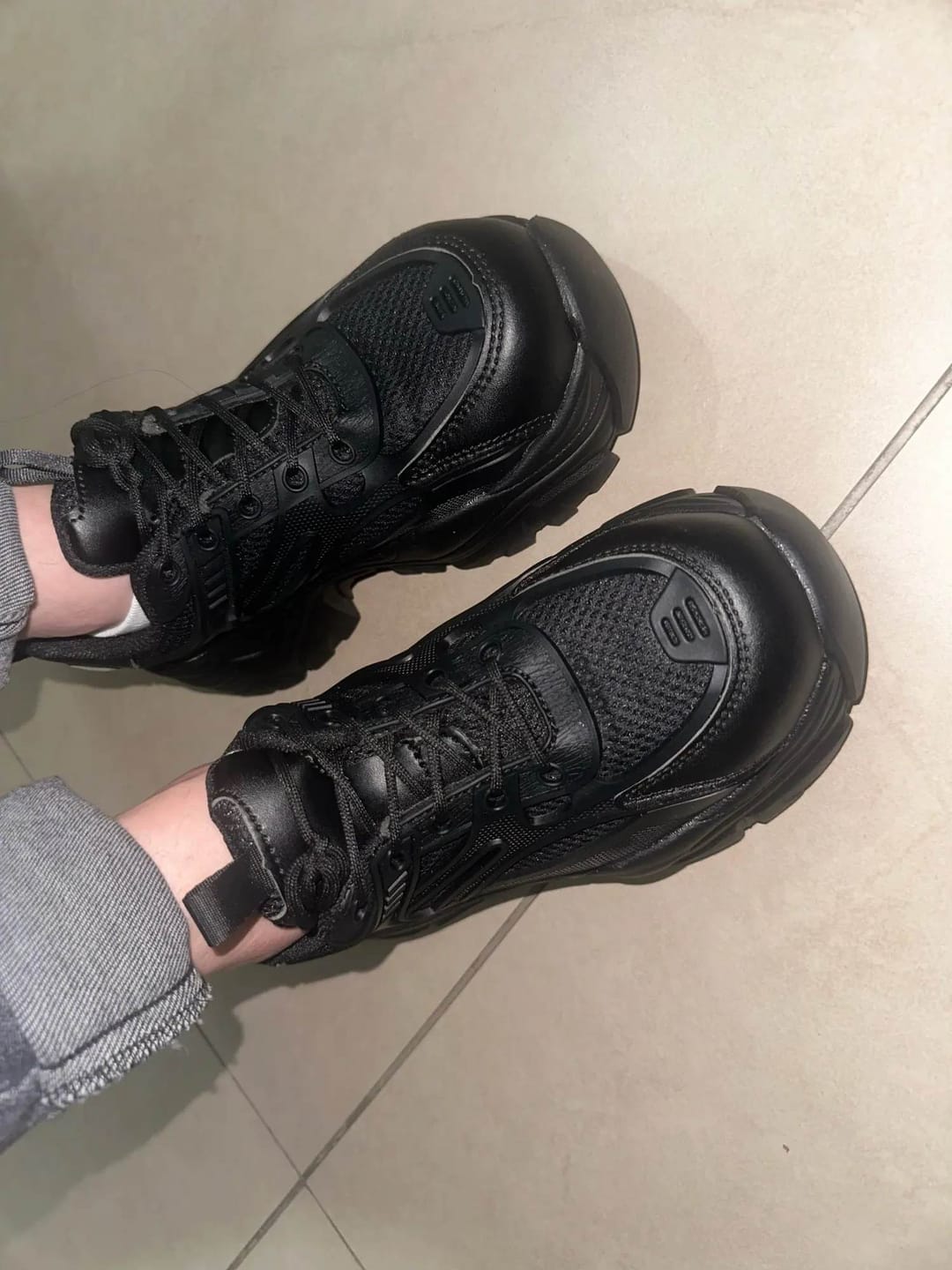 Customer photo review of Chaussures de Sécurité Invisibles AirSTL