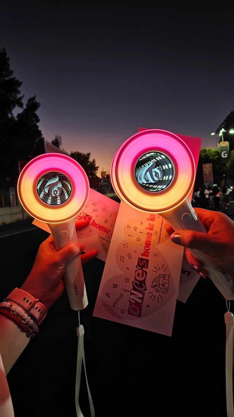 Customer photo review of TWICE - CANDYBONG ∞ OFFICIAL LIGHT STICK