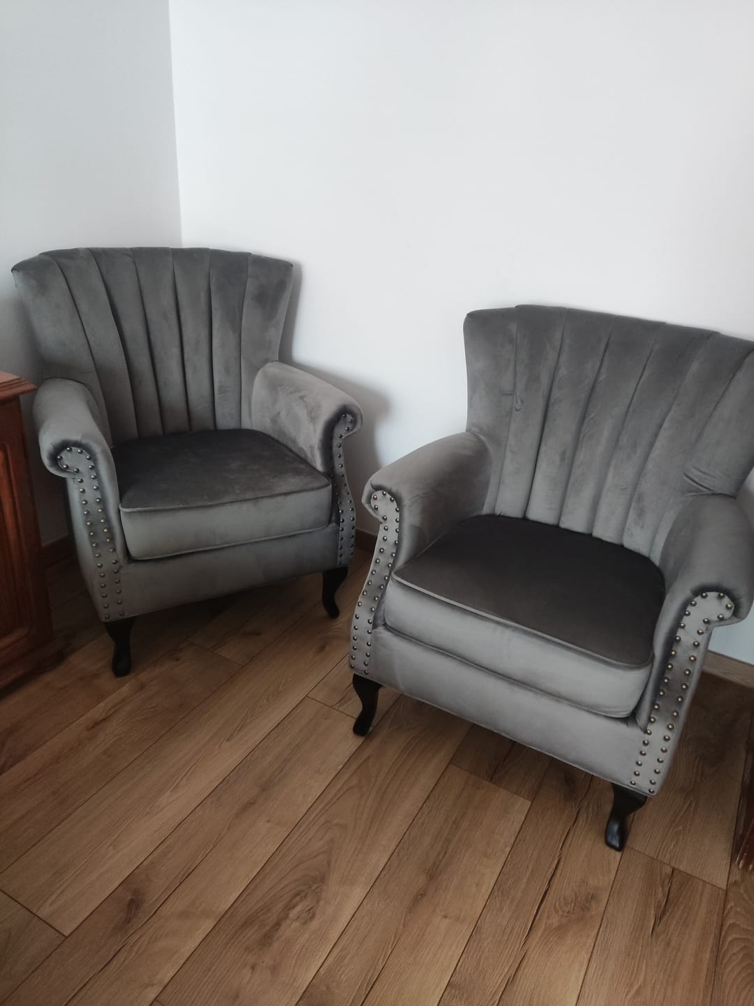 Customer photo review of Fotoliu TITAN, gri/negru, stofa catifelata/lemn, 73x70x87 cm