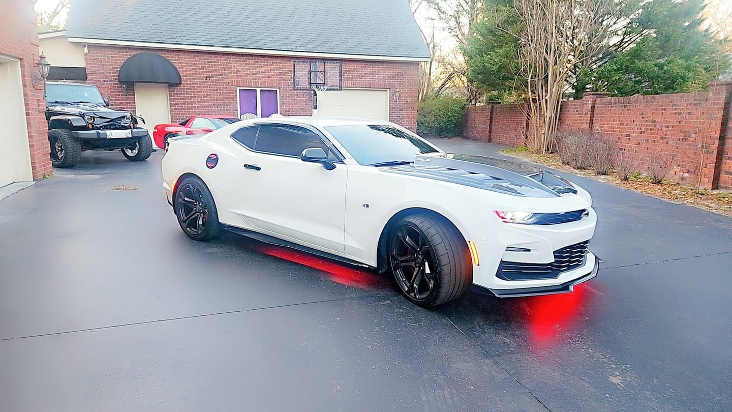 Customer photo review of 2016-2023 Chevy Camaro Terminator Full Carbon Fiber Hood