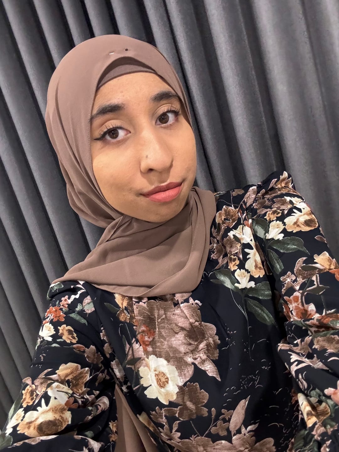 Customer photo review of Nude Hijab Box