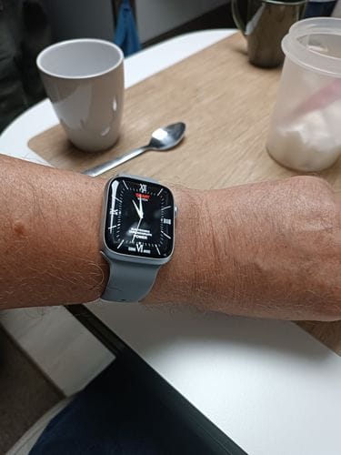 Customer photo review of Smartwatch Justin mit umfassenden Gesundheitsfeatures / IP67 Wasserdichtigkeit / 35 Tage Akkulaufzeit / 100 Sportmodi