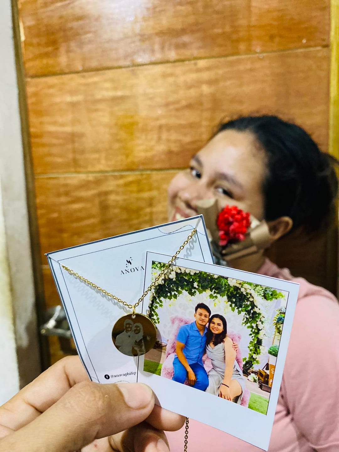 Customer photo review of Photo Engraved Portrait Necklace Gift [Buy 1 take 1 FREE]