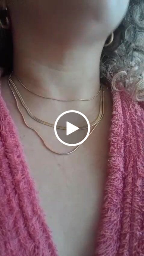 Customer video review of Colar Celina Trio Camadas Malha Banhado em Ouro 18K