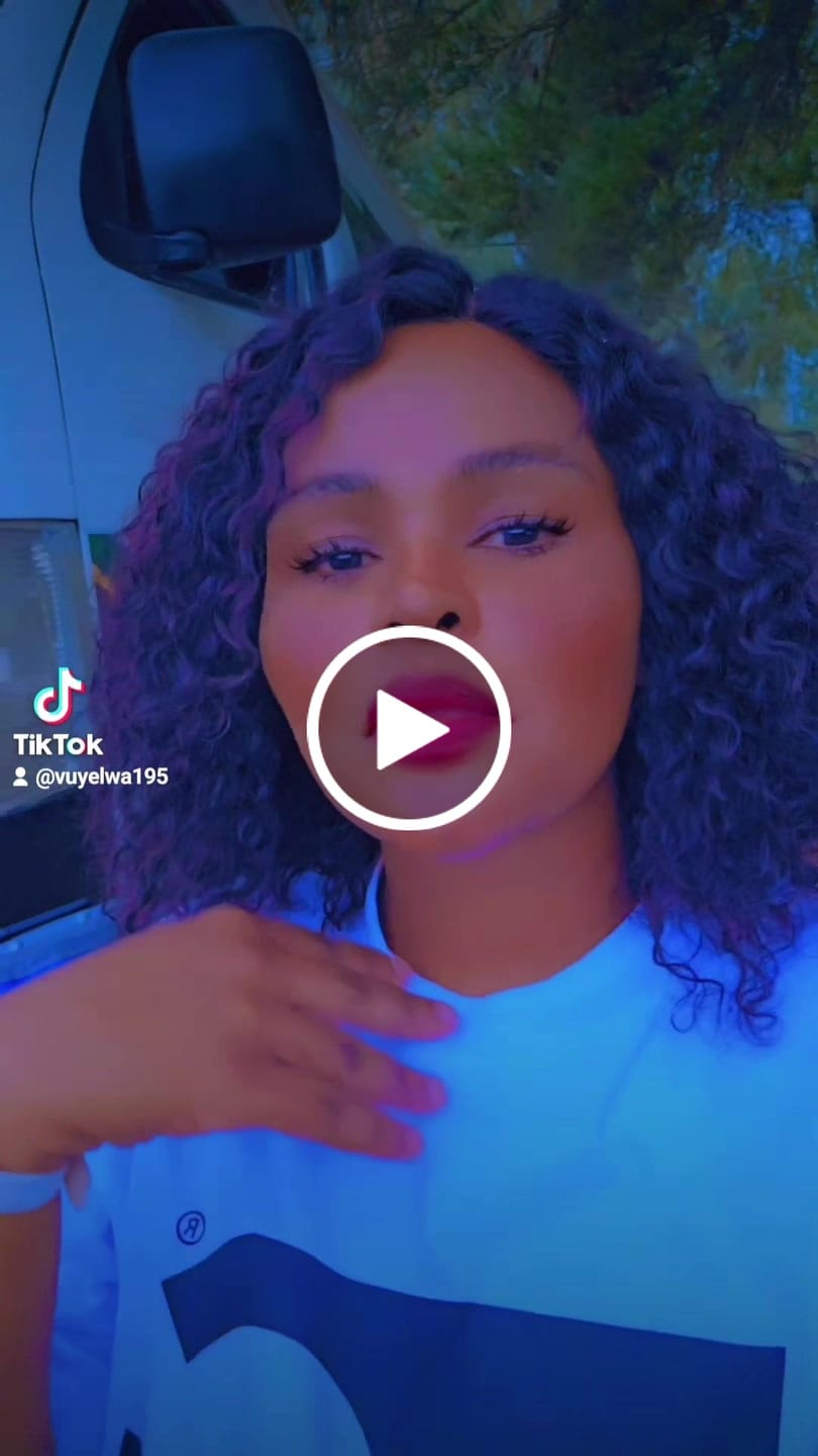 Customer video review of Peruvian Curly Bob 12 inch Wig