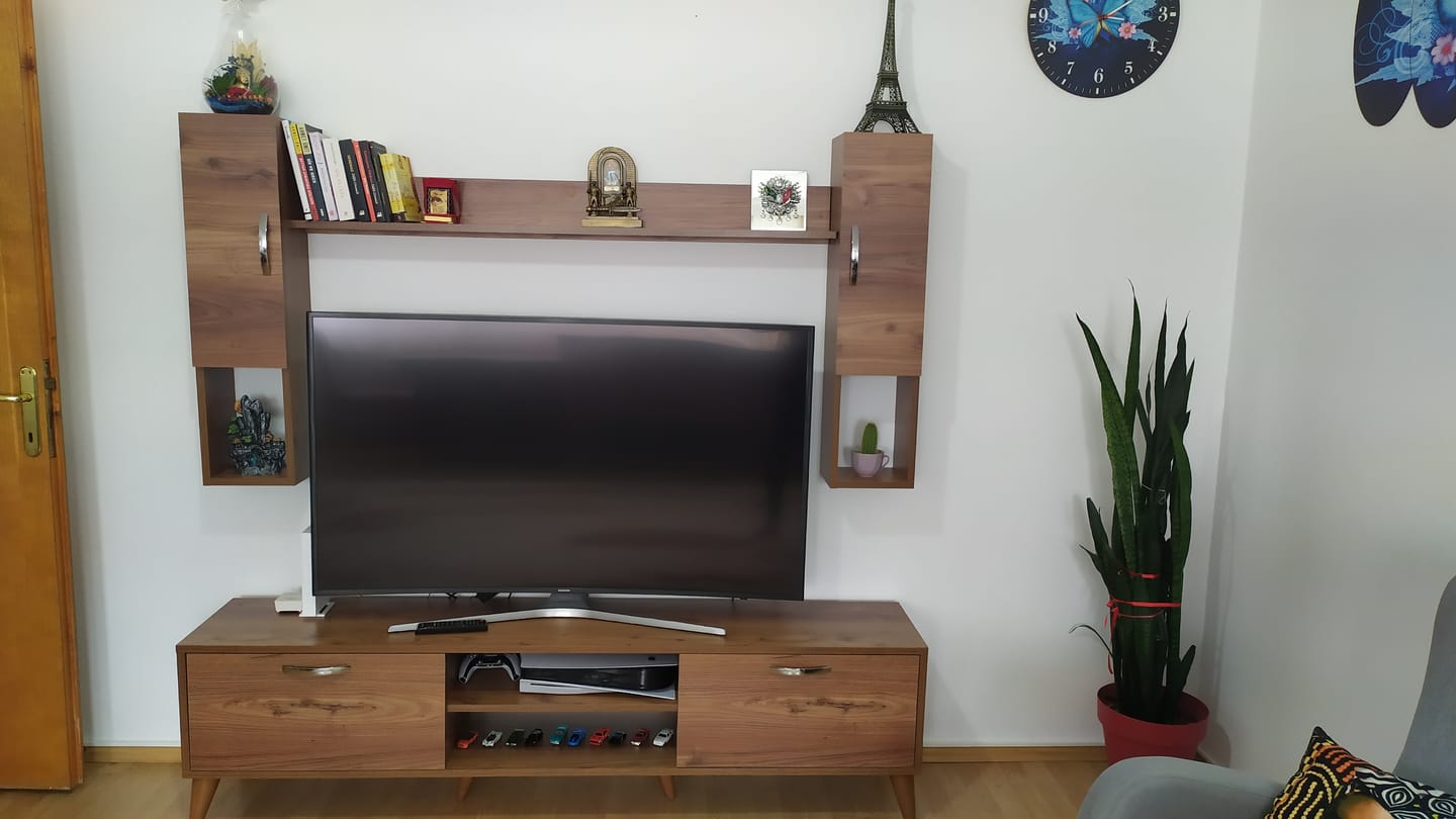 Customer photo review of Rani A9 Duvar Raflı Tv Ünitesi Kitaplıklı Tv Sehpası Duvara Monte Raflı Modern Ayaklı 180 cm Minyatür Ceviz M27