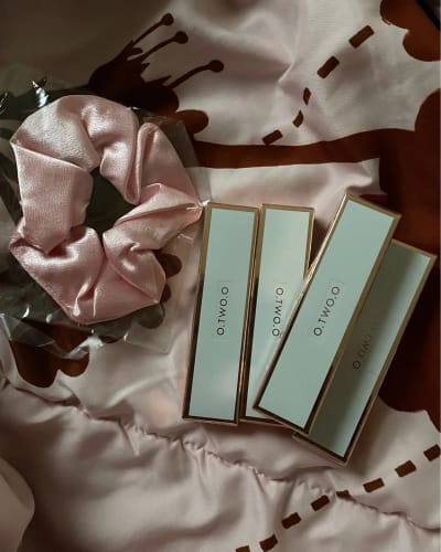 Customer photo review of O.TWO.O DOUBLE EFFECT MATTE AND GLOSS LIPSTICK