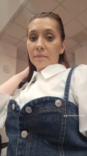 Customer photo review of Set Rosaline cu vesta albastru inchis din denim