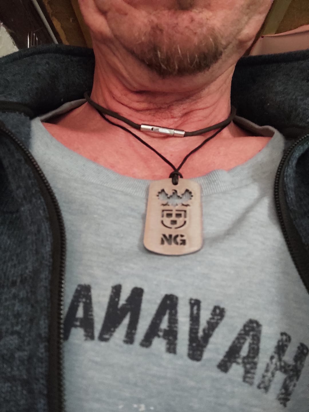 Customer photo review of Maler inkl. Adler - Personalisierbare Laser-Halskette für Männer