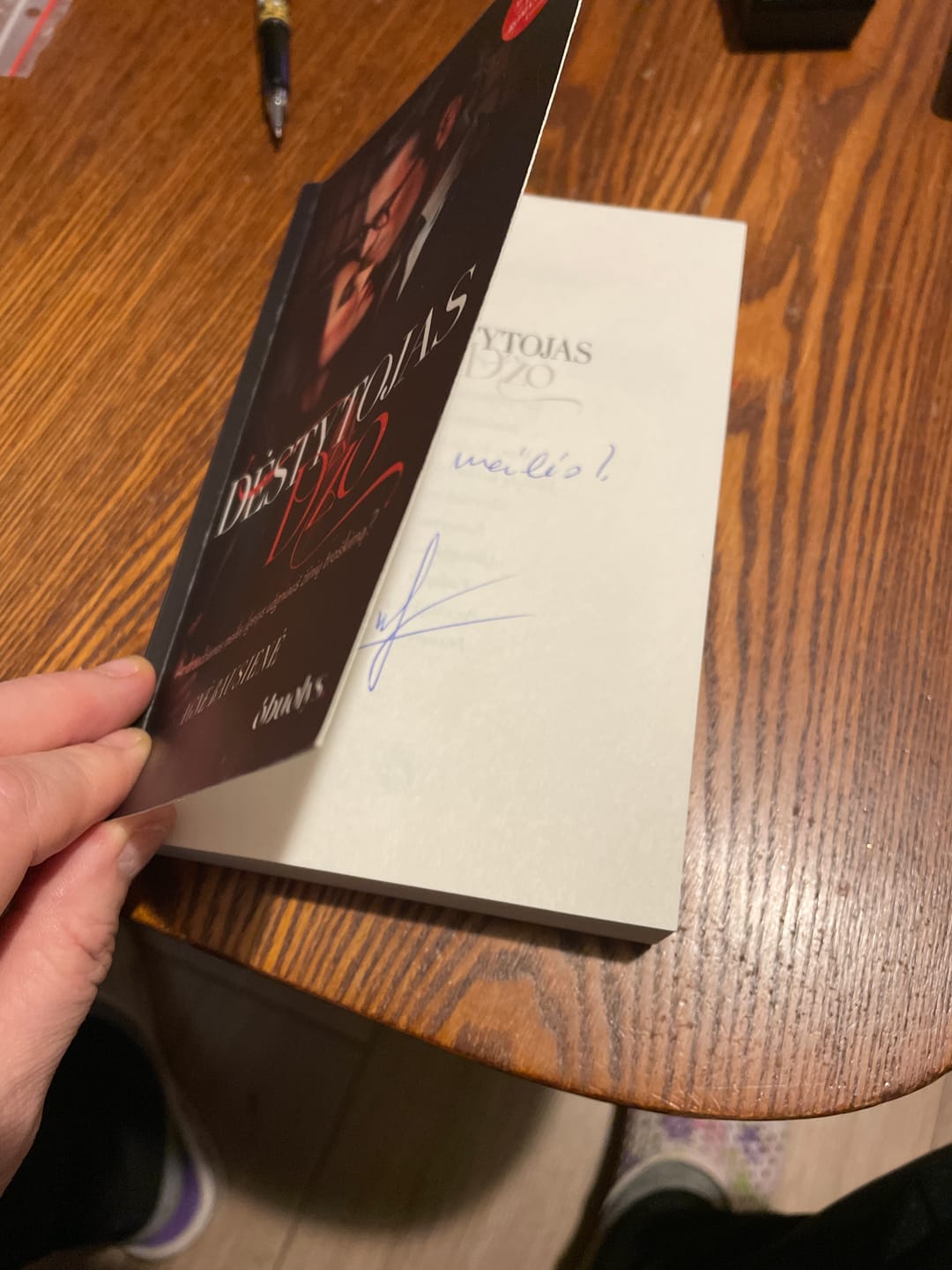 Customer photo review of Dėstytojas Džo: ar studentės ir dėstytojo meilė gali gyvuoti? O galbūt karšti jausmai galingesni už viską?