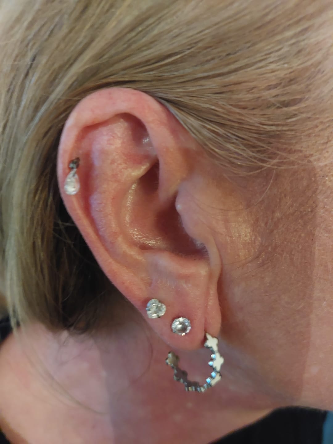 Customer photo review of White Clovers Hoops | 18K vergoldet