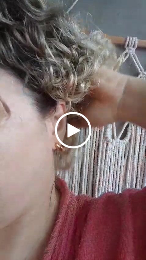 Customer video review of Brinco Argola Piper Banhado em Ouro 18k