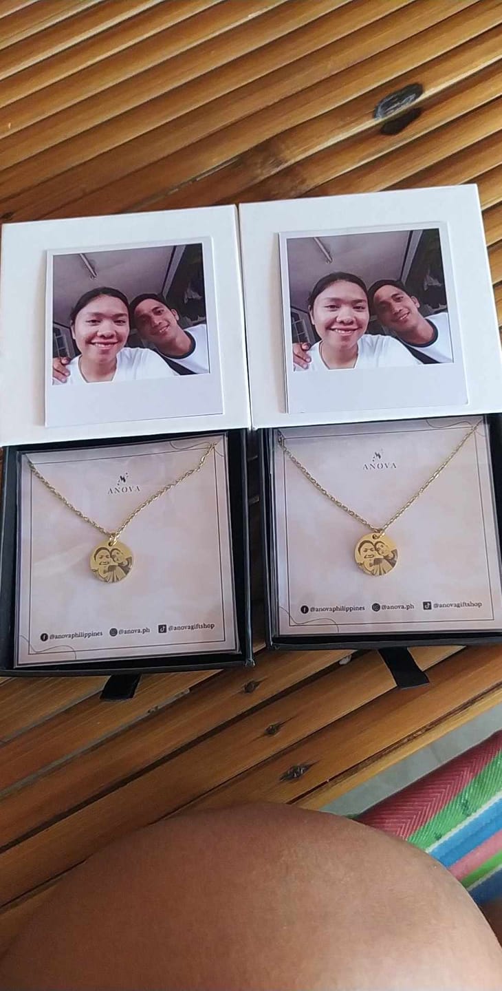 Customer photo review of Photo Engraved Portrait Necklace Gift [Buy 1 take 1 FREE]