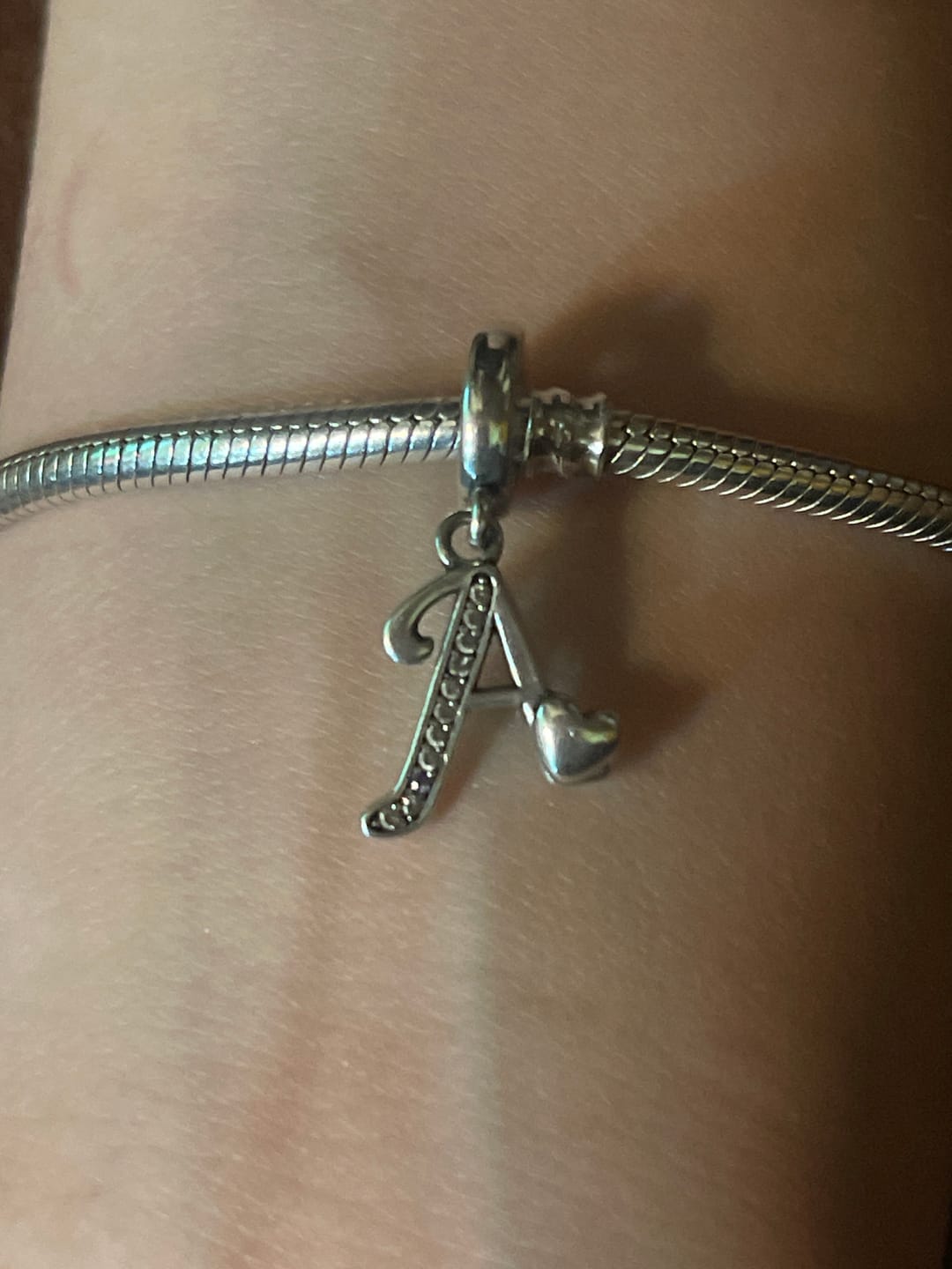 Customer photo review of Charm Letras del Alfabeto "Diamantado & Corazon Dorado"