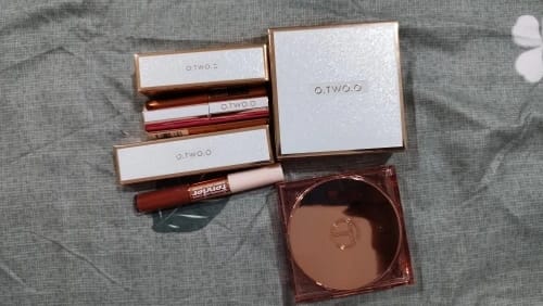 Customer photo review of O.TWO.O SMOOTH MIST MIRROR LOCKING POWDER
