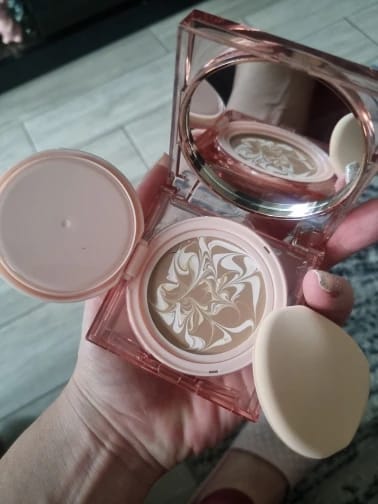 Customer photo review of O.TWO.O POLISHED SOFT CLARITY MIST CUSHION CREAM