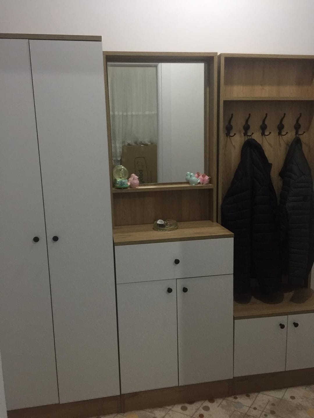 Customer photo review of Rani EA104 Portmanto Çekmeceli Aynalı Raflı Vestiyer Sepet Ceviz - Beyaz