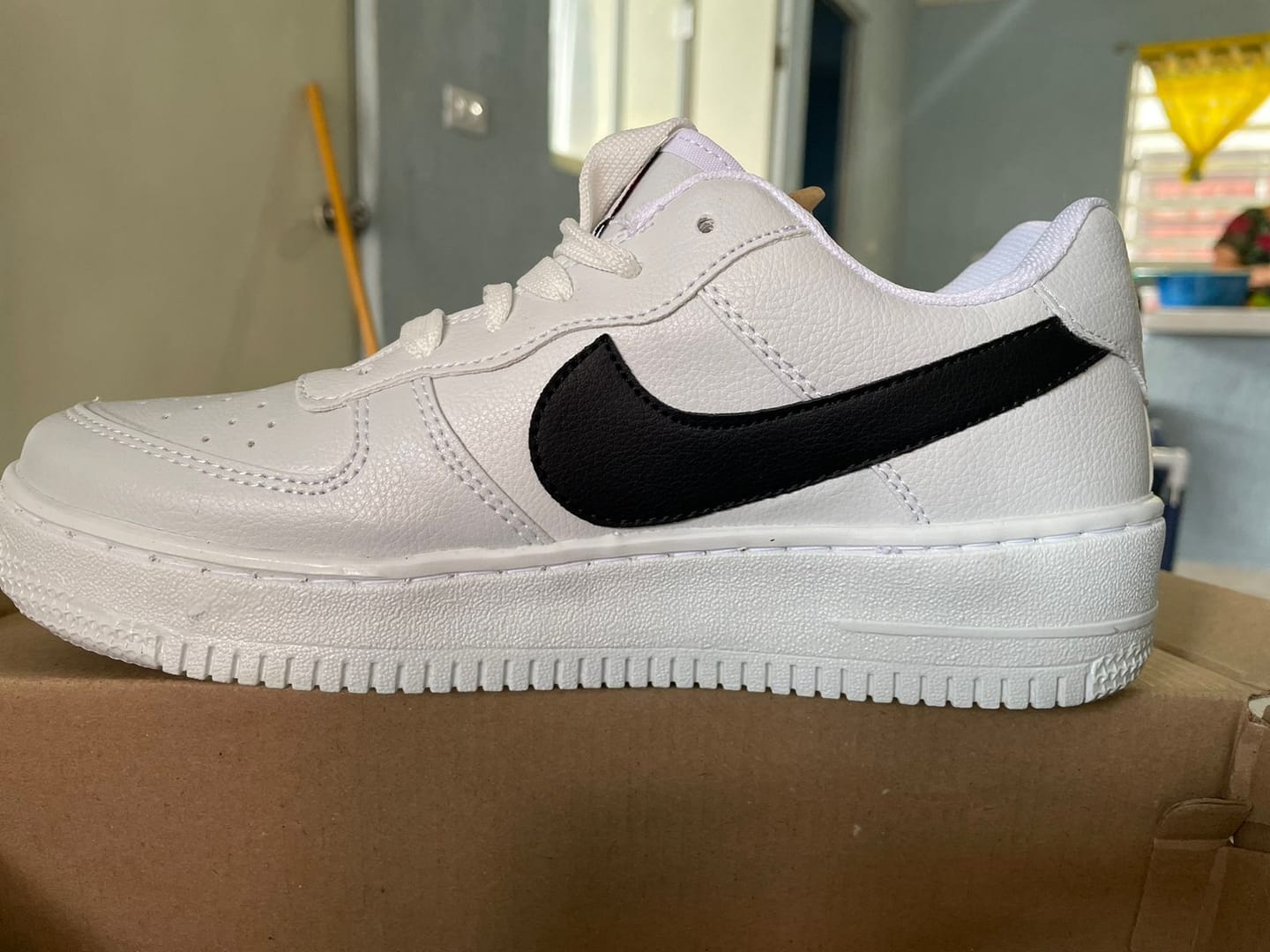 Customer photo review of Paq 6 Pares Tenis 270 Blanco Negro 25/28.5