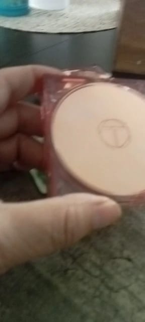 Customer photo review of O.TWO.O POLISHED SOFT CLARITY MIST CUSHION CREAM