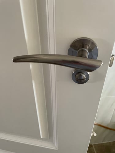 Customer photo review of Manilla Ogmios con Roseta Redonda de aluminio para puertas