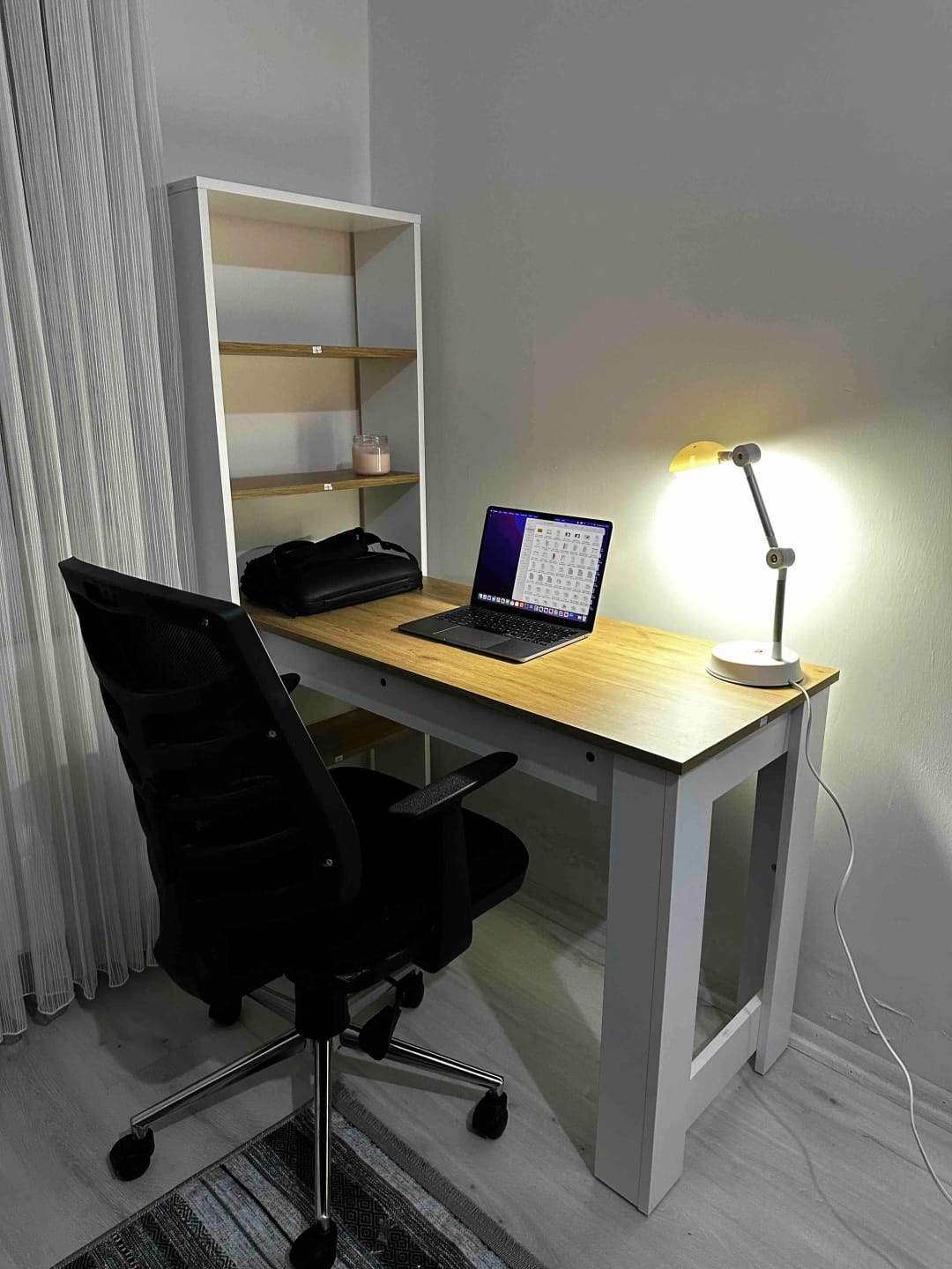 Customer photo review of Rani HA106 Raflı Çalışma Ofis Bilgisayar Masası Sepet Ceviz - Beyaz