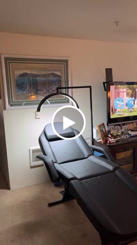 Customer video review of CosmoGlo Original Light Bundle + Phone Clip