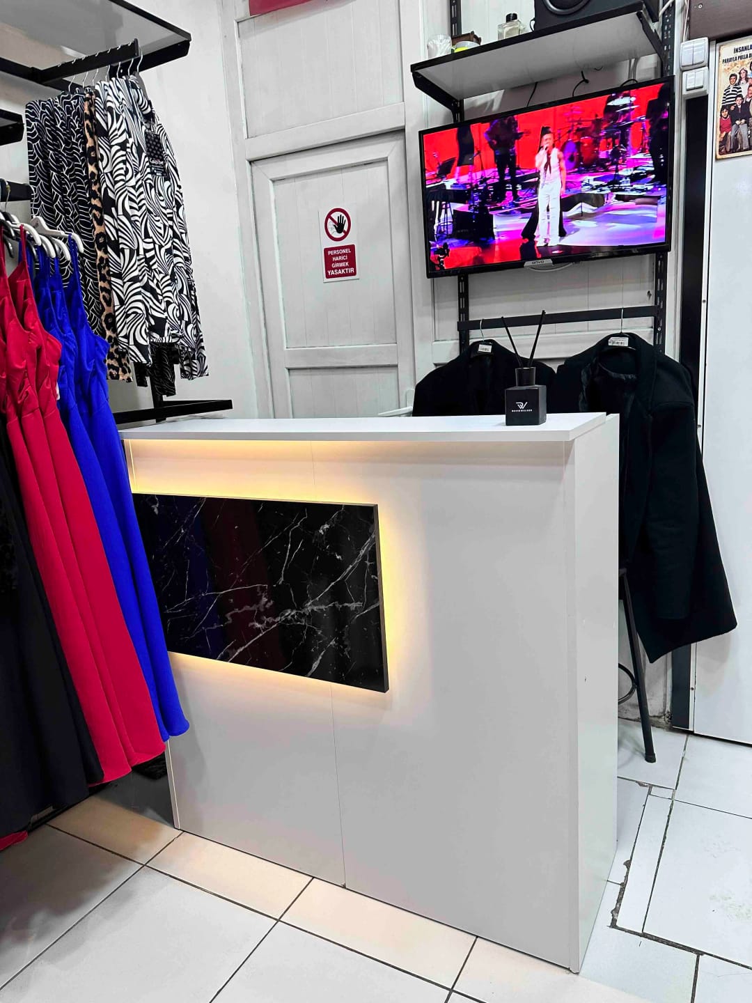 Customer photo review of Rani MA102 Karşılama Bankosu Led Işıklı Çekmeceli Banko Beyaz - Antrasit
