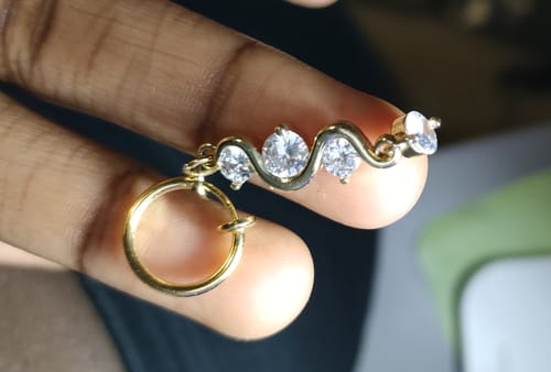 Customer photo review of Le faux piercing au nombril : Onika