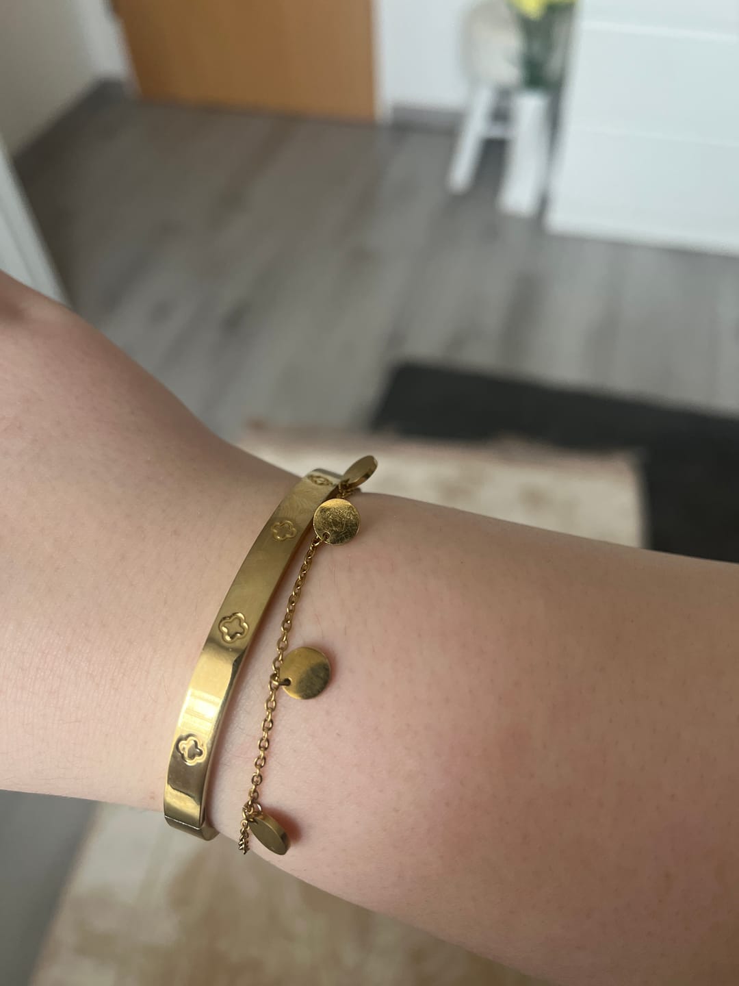 Customer photo review of Shine Clover Armreif | 18K vergoldet
