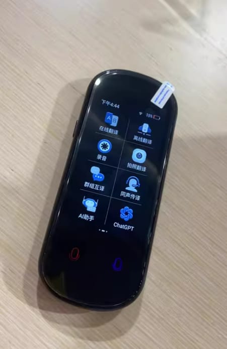 Customer photo review of Vormor Z8 Language Translator Device 138 National Languages Intelligent Translator Real-time Voice, Recording, Text Translation Device