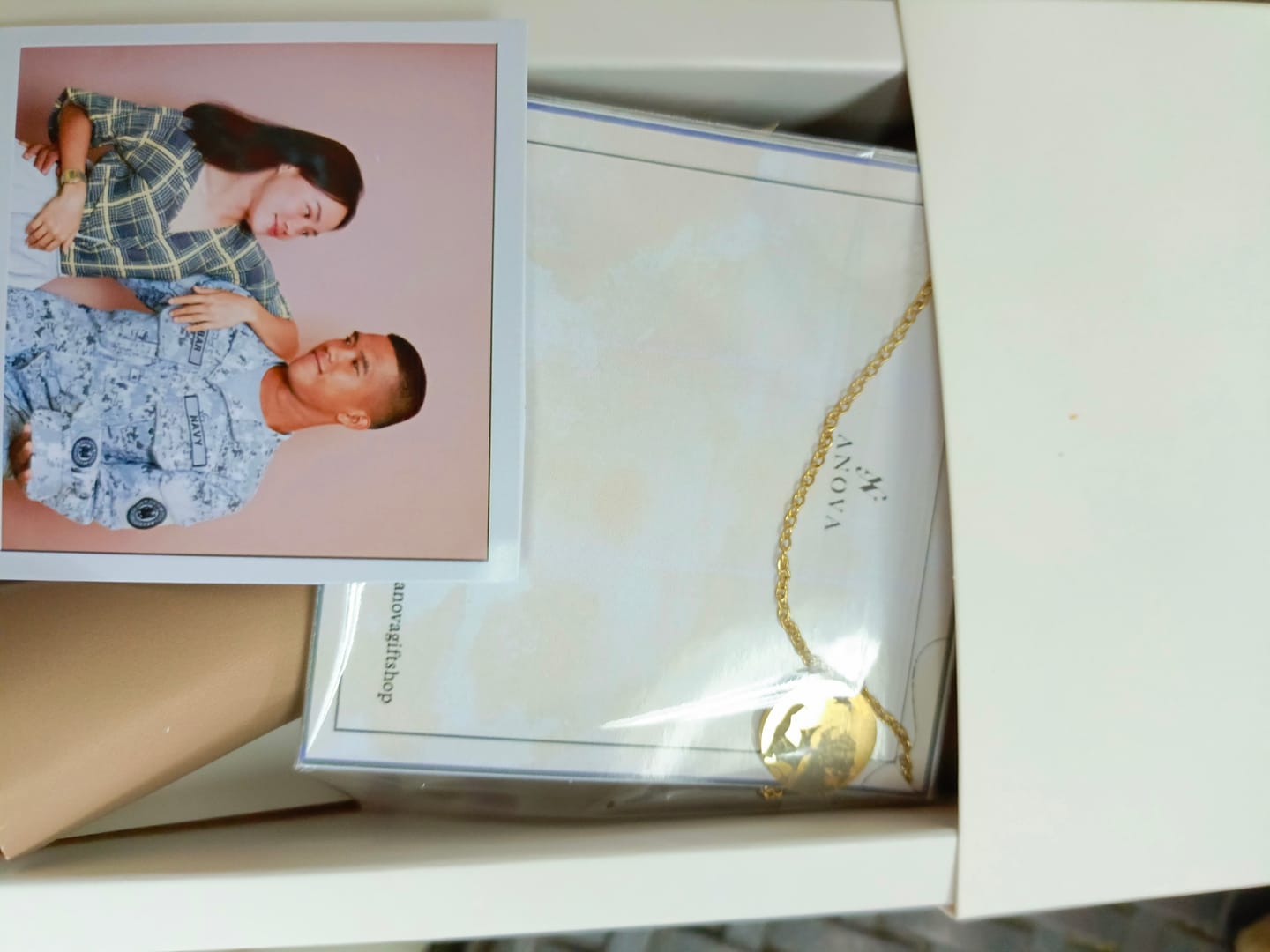 Customer photo review of Photo Engraved Portrait Necklace Gift [Buy 1 take 1 FREE]