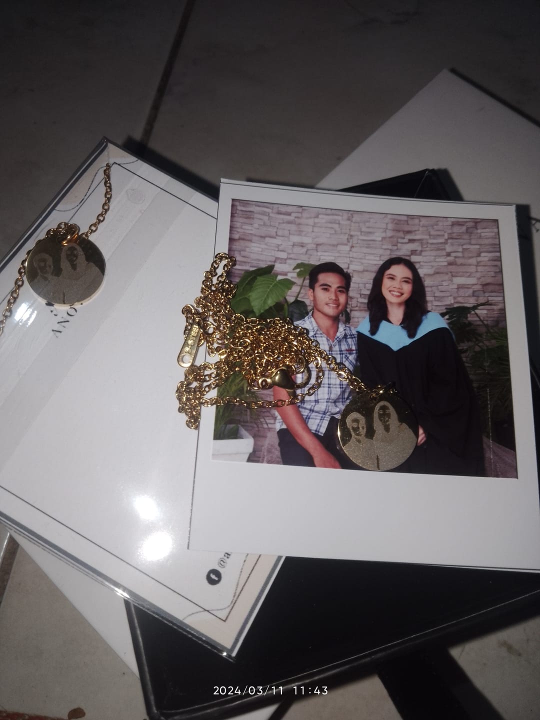 Customer photo review of Photo Engraved Portrait Necklace Gift [Buy 1 take 1 FREE]