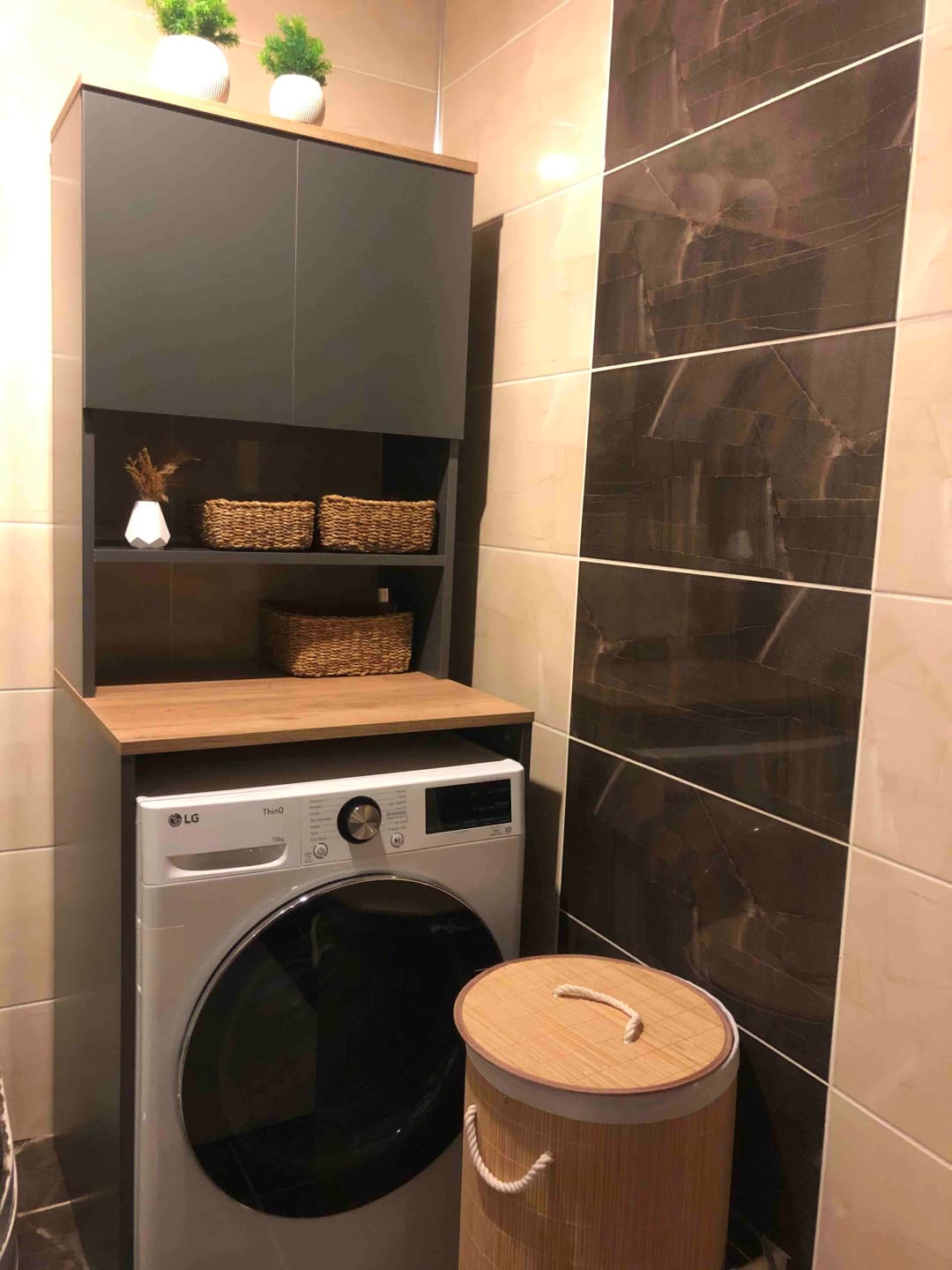 Customer photo review of Rani KD101 Çamaşır Makinesi Dolabı 3 Raflı Kapaklı Banyo Dolabı Antrasit - Sepet Ceviz