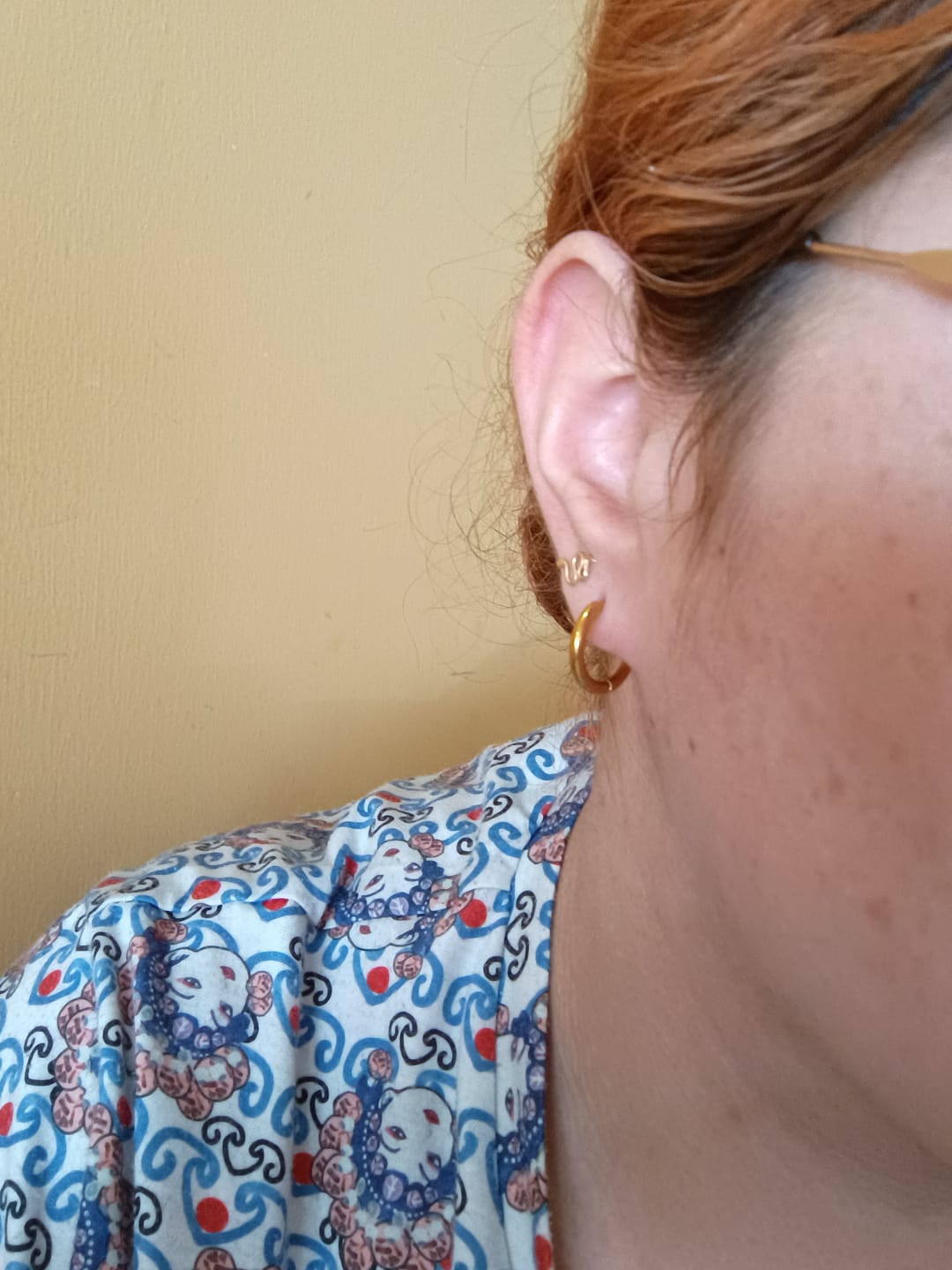 Customer photo review of Aretes Beecuff