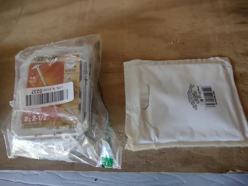 Customer photo review of GRK Fasteners #8 x 2-1/2 Inch White Low-Profile Cabinet Screws, 80 PCS, Indoor/Outoor Climatek® Coating, Washer Head, W-Cut™ Fast Drive Threads, Star Drive Recess, T-15 Bit Included, White