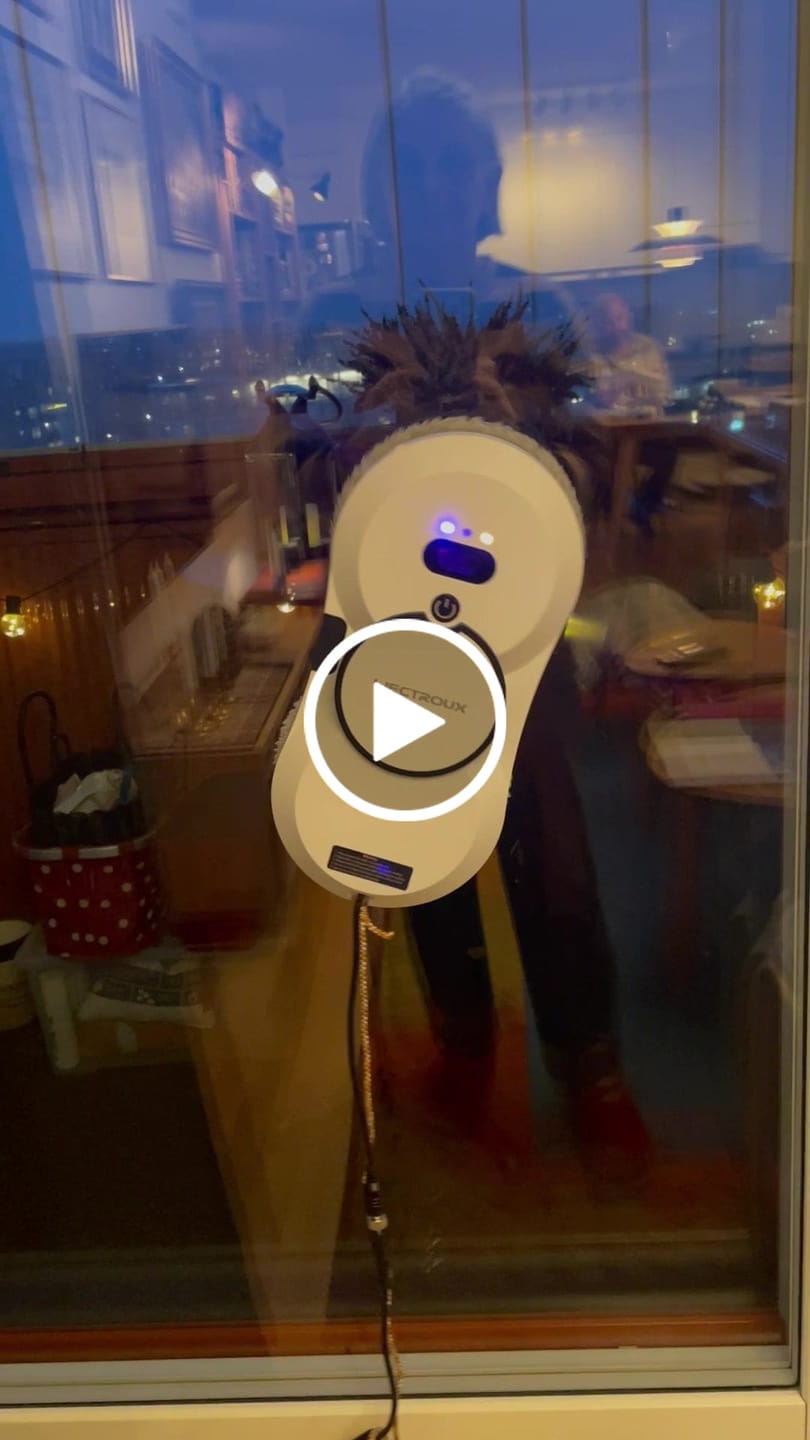 Customer video review of Fönsterputsrobot HCR-10 med sprayfunktion