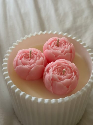 Customer photo review of Velvet Peony (Candle)