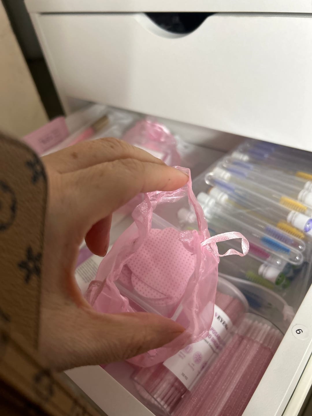 Customer photo review of Eyelash Glue Wipes