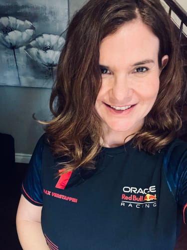 Customer photo review of Red Bull Racing F1 Women's 2023 Max Verstappen Team T-Shirt- Navy