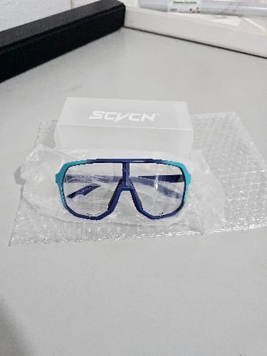 Customer photo review of Ultimate Versatility: TR-90 Photochromic Sports Sunglasses (31g)