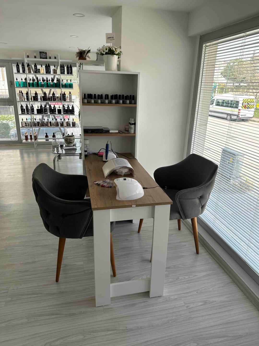 Customer photo review of Rani JA102 Masa Raflı Dekoratif Mutfak Yemek Masası Sepet Ceviz - Beyaz