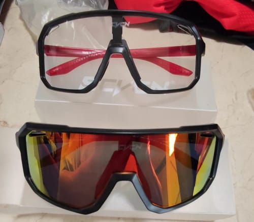 Customer photo review of Ultimate Versatility: TR-90 Photochromic Sports Sunglasses (31g)