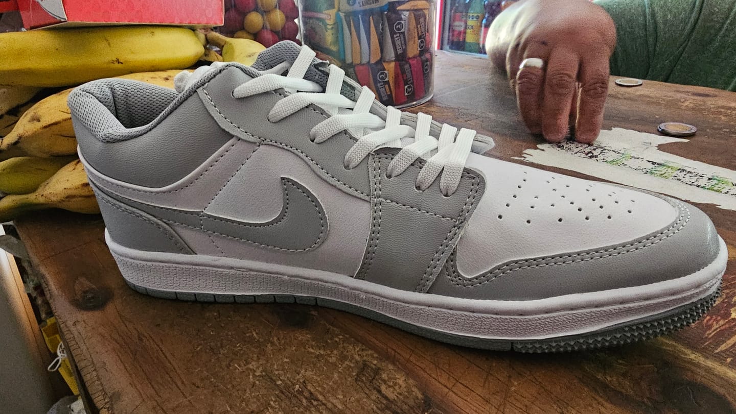Customer photo review of Paq 6 Pares Tenis 018 Negro Blanco 25/28.5