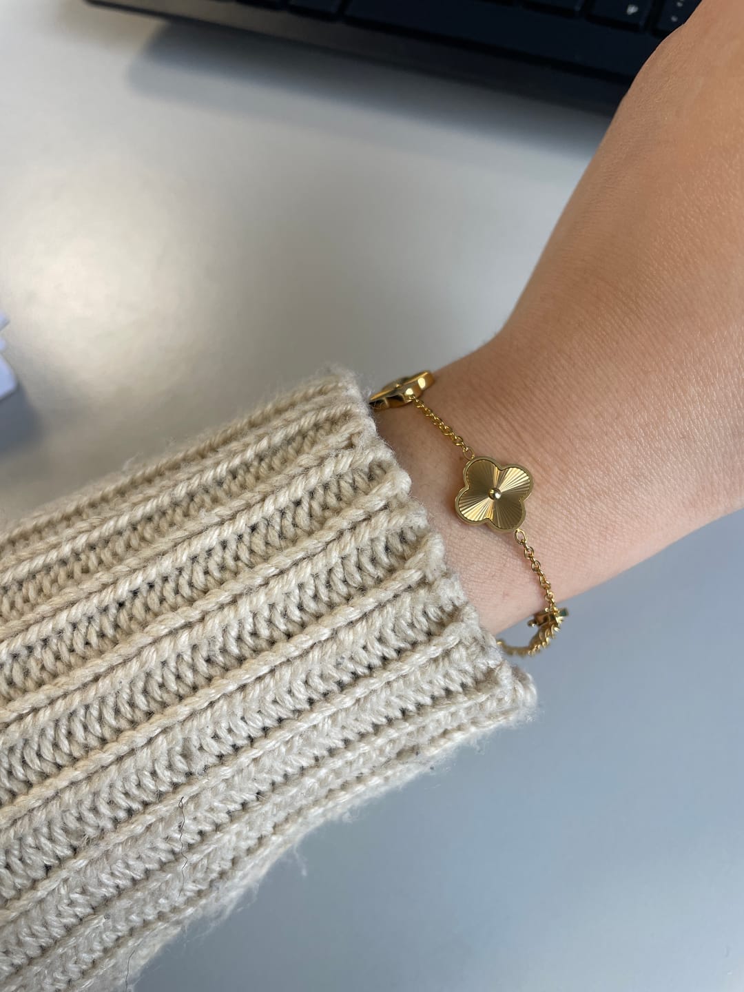 Customer photo review of Shine Clover Armband | 18K vergoldet