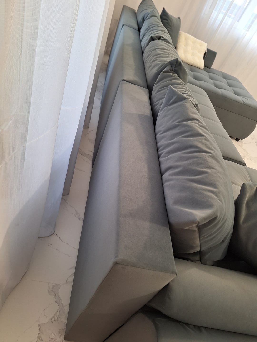 Customer photo review of Colțar extensibil cu ladă de depozitare si sezut confortabil din spuma HR, Loana Grey U 355x185 cm