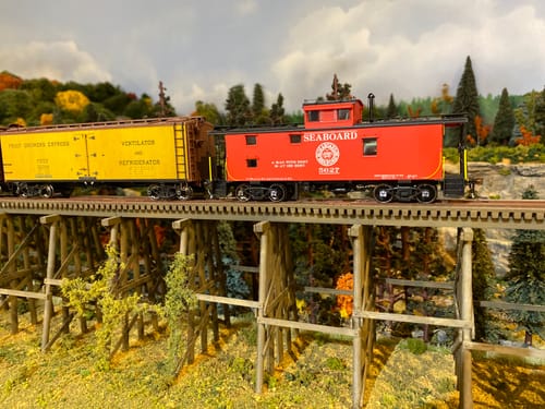 Customer photo review of Athearn Genesis ATHG78388 HO ICC Caboose w/Lights & Sound, SAL #5627