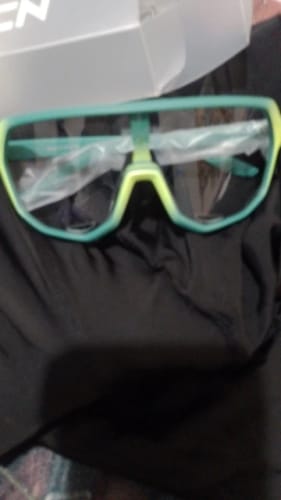 Customer photo review of Ultimate Versatility: TR-90 Photochromic Sports Sunglasses (31g)