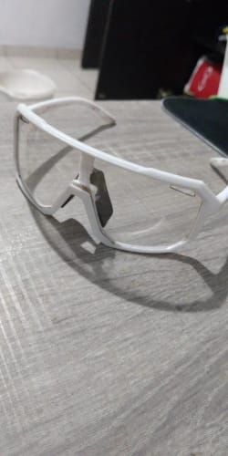 Customer photo review of Ultimate Versatility: TR-90 Photochromic Sports Sunglasses (31g)